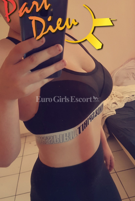 Jolie brune